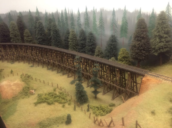 HO Scale (Curved Deck Section) - Image 3